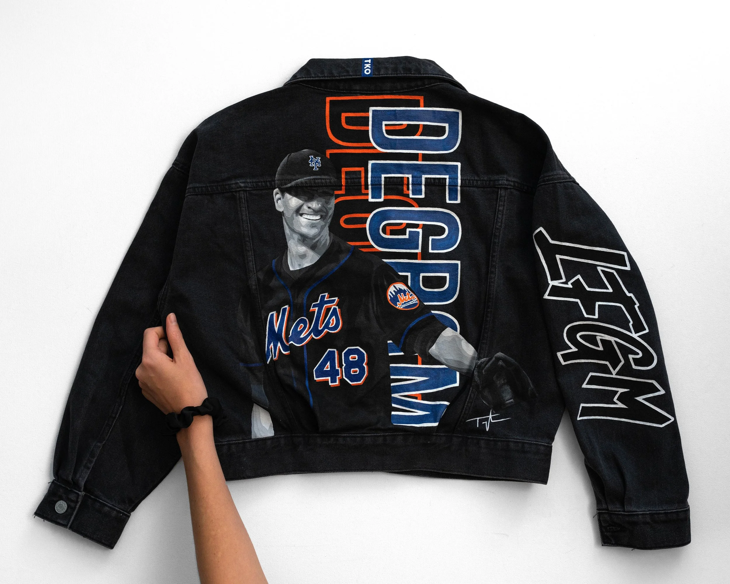 DeGrom jacket hand.JPG