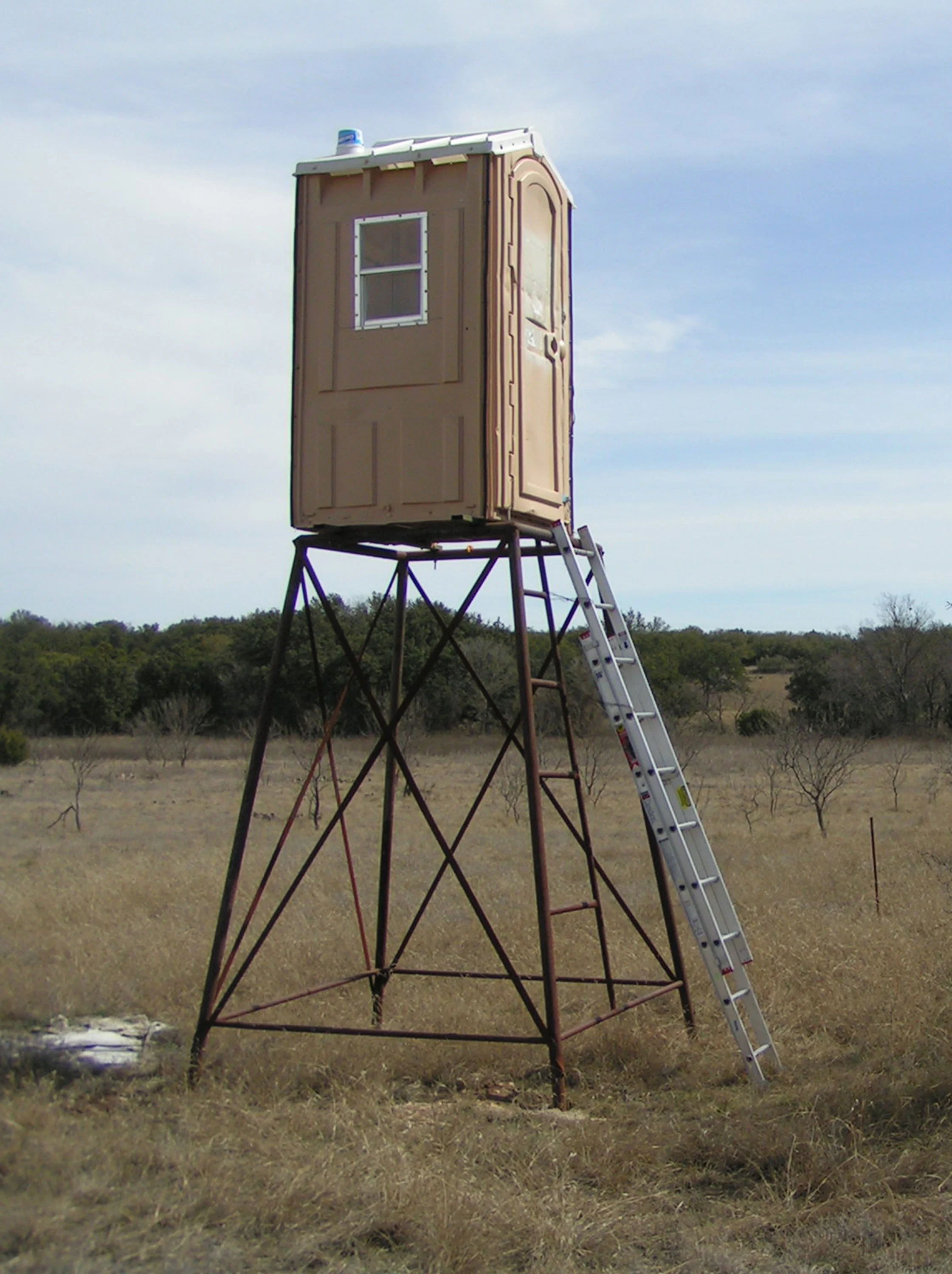 Figure 7. Porta-Potty Blind, Photo by Jon Bryan Ranch. Printed with permission by Jon Bryan under Creative Commons License 3.0 .