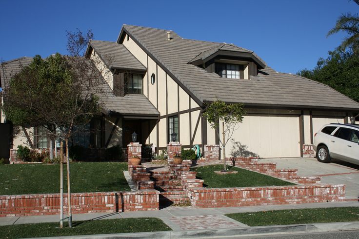 The "Poltergeist House" in Simi Valley, CA where I grew up. What wonderful, horrifying, childhood memories. 