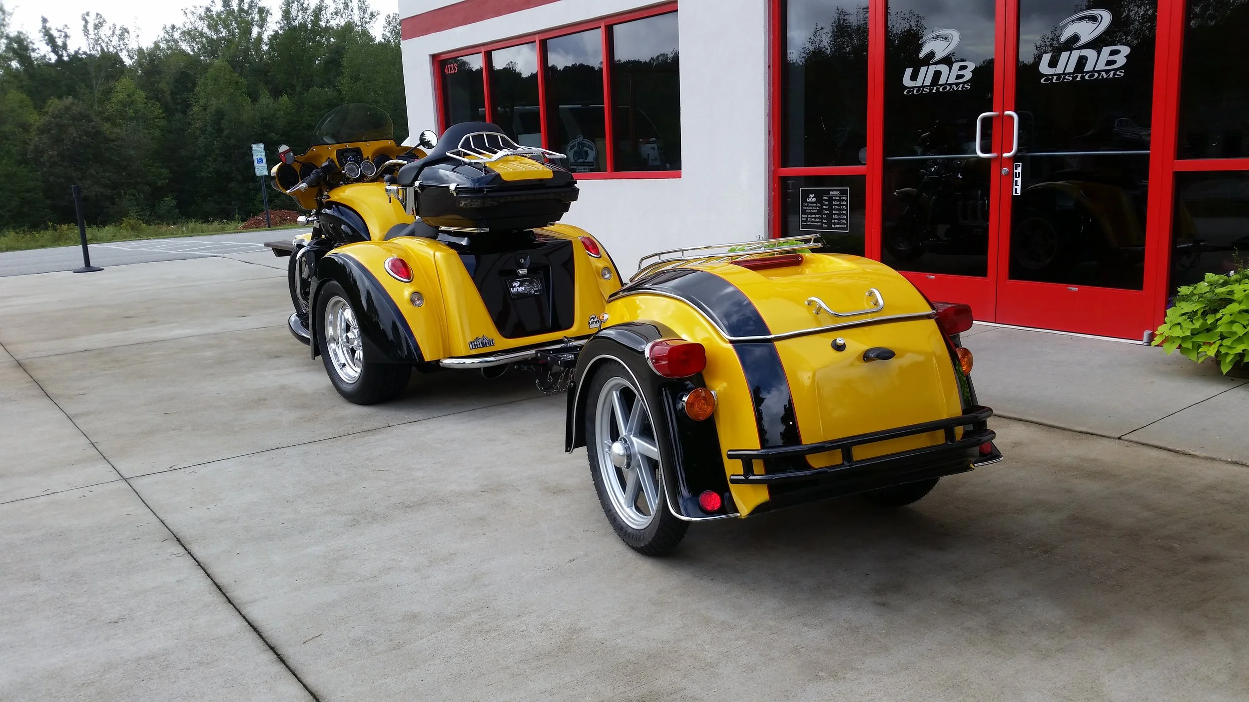 Triumph Trike with Custom Painted Trailer.jpg