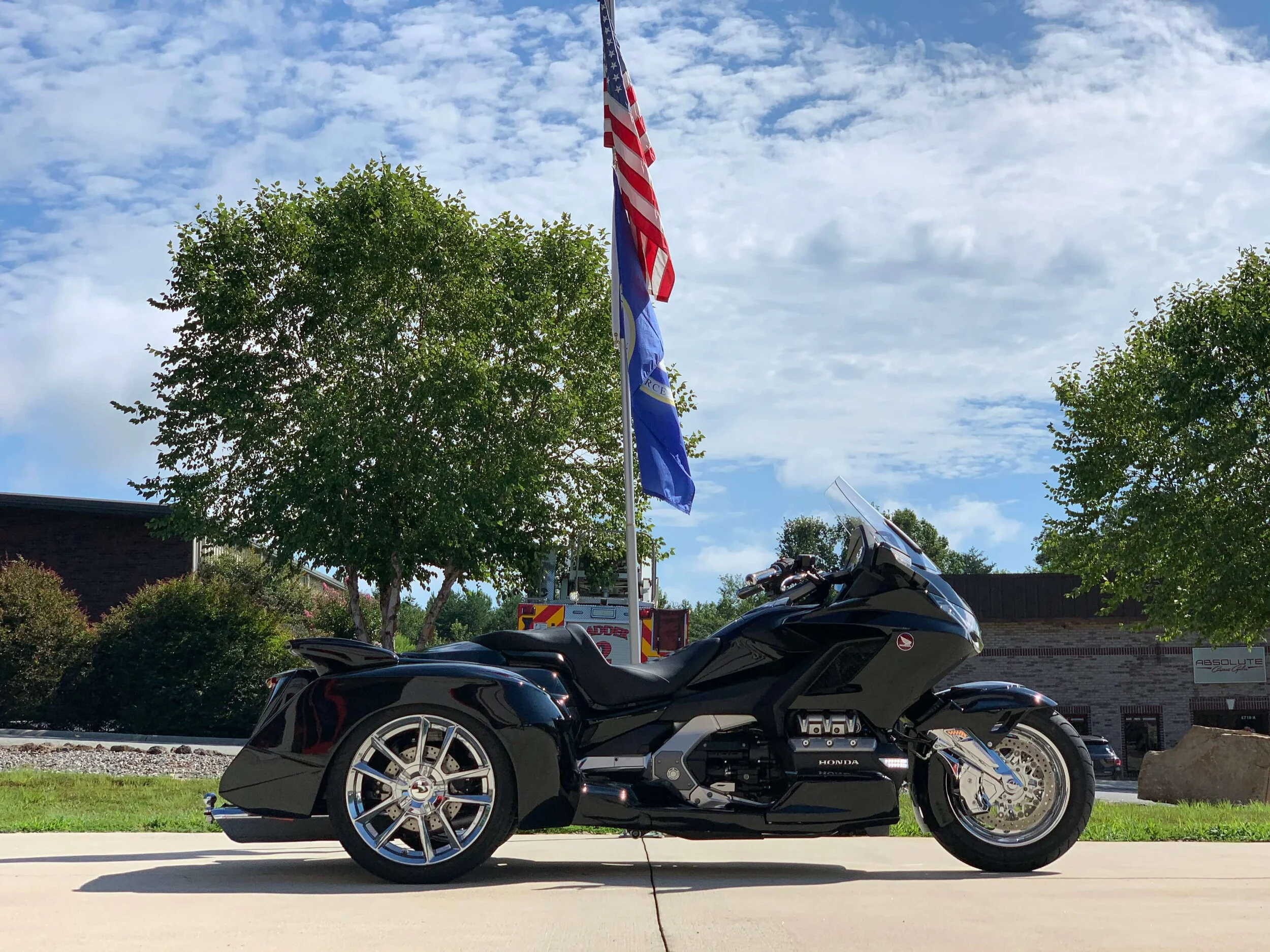 The Automatic Goldwing Convertible Trike. A New Style of Goldwing Trikes. — UNB Customs Trike