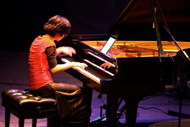 Storylines Crossing, April 7, 2012