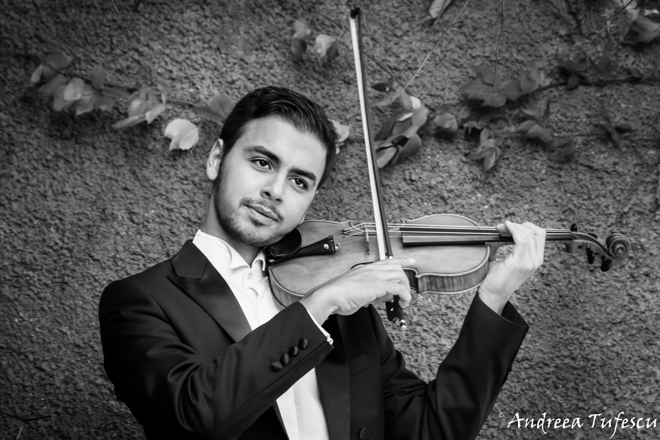  Black and white portrait of violinist Emre Engin 