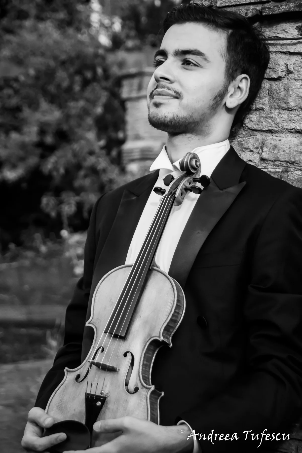  Violinist Emre Engin - portraits and headshots by London photographer Andreea Tufescu 