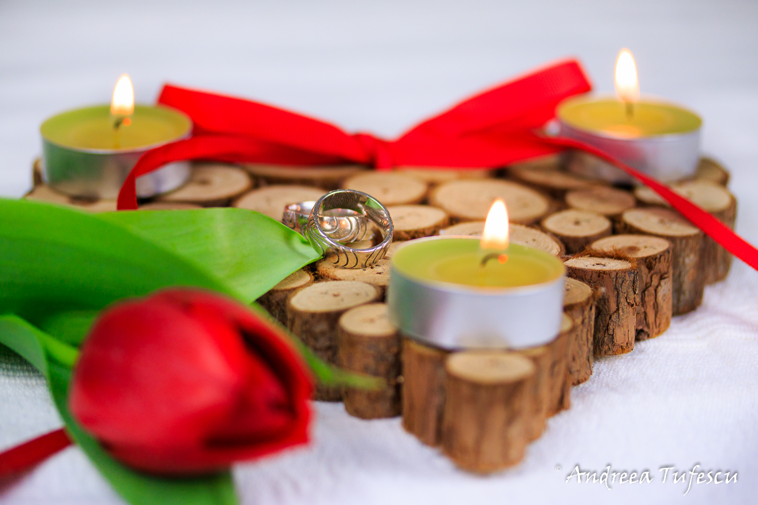  Wedding Photography by Andreea Tufescu - Wedding details - Rings and red tulip 