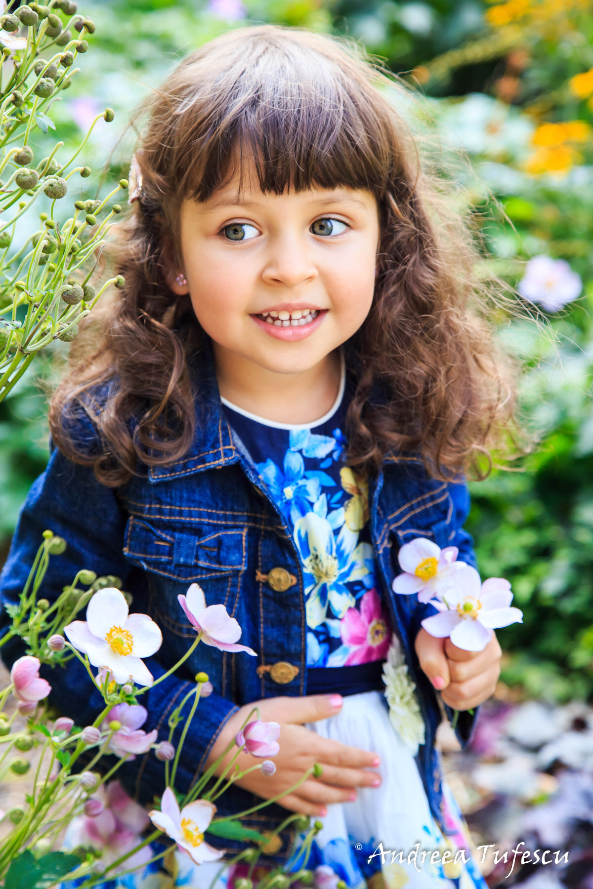 Outdoor Family Photoshoot in Central London with D & L - Portrait of Maria