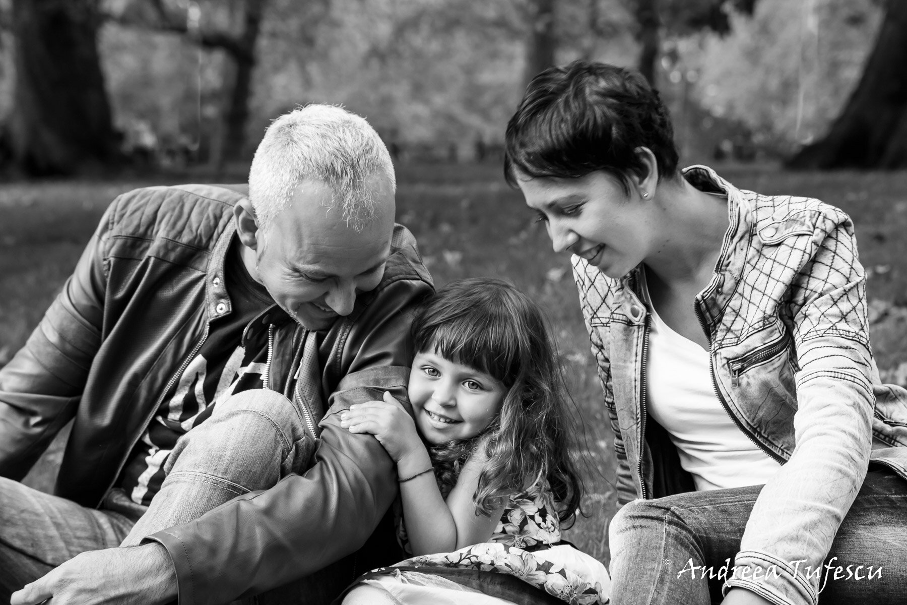 Outdoor Photoshoot Central London with D & L - Family black and white portrait