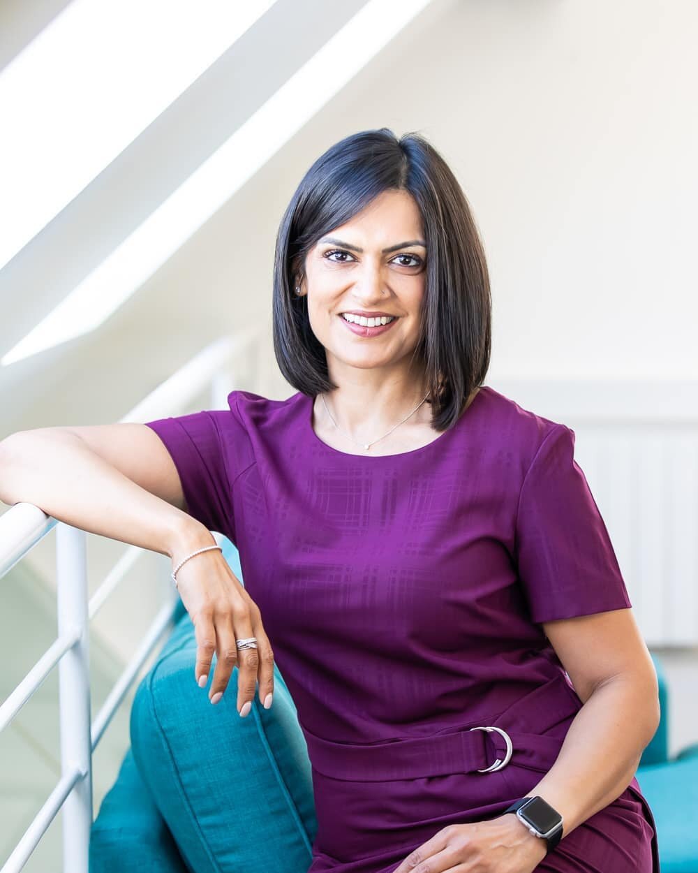 While I'm looking forward to all the wonderful sessions booked for this spring, I thought I'd share another favourite from my personal branding gallery.

Working with the lovely Simmi Woodwal of @innerwomancoaching was an absolute joy, and we had so 