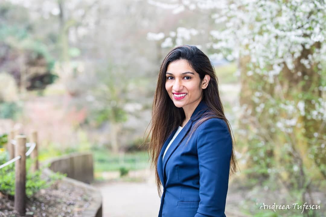 Isn't it amazing when the right opportunity comes for a  professional speaking gig 🎙️or an exciting collaboration 💫 with another business owner, and you have the perfect images to promote yourself 📸, just ready to go?

The lovely Geeta Daswani @th