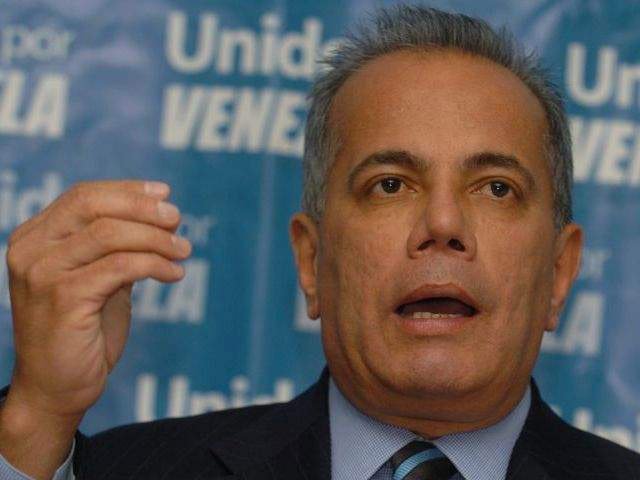 Defensa de Manuel Rosales no ha logrado reunirse con él desde la audiencia