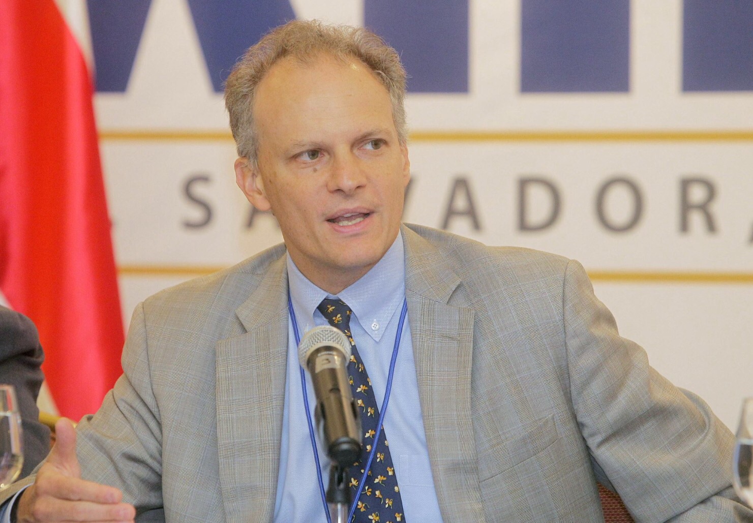 Director FMI: "Economía venezolana está implosionando"
