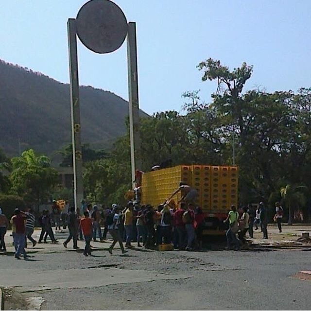 Delincuentes Saquearon camión de cerveza dentro de la UDO Anzoátegui