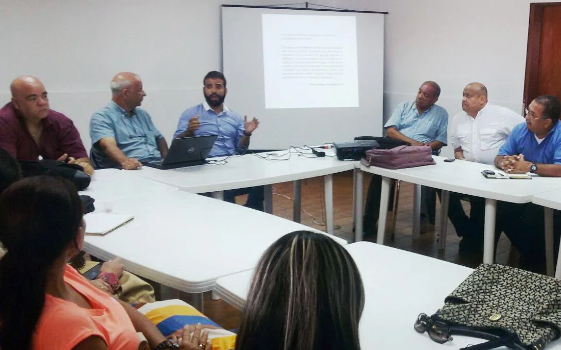 Plantean a neoespartanos salir de Maduro vía revocatorio