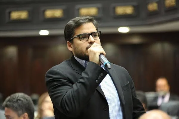 Armando Armas: “El gobierno pretende reprimir ante el desastre económico”