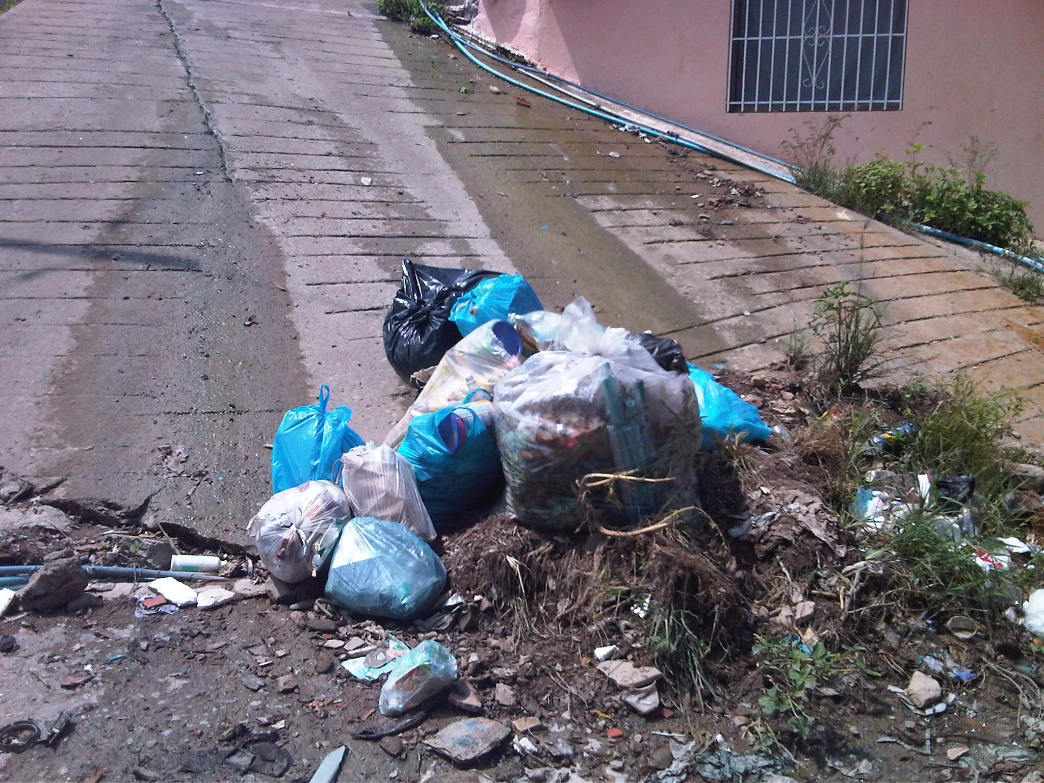 Vecinos de Montecristo en Puerto La Cruz demandan servicios públicos