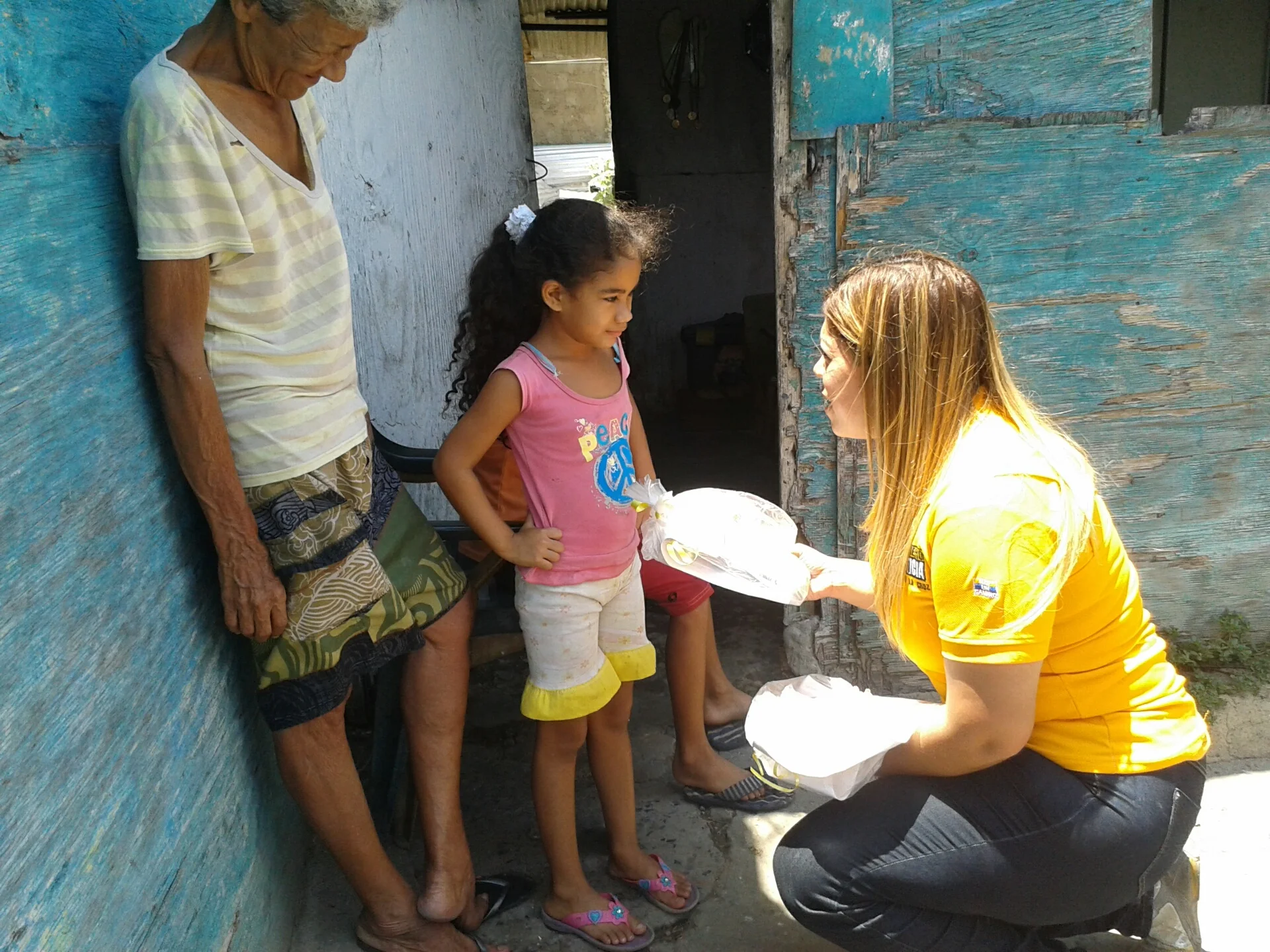 Justicia Familiar entregó 250 kits escolares en Puerto La Cruz