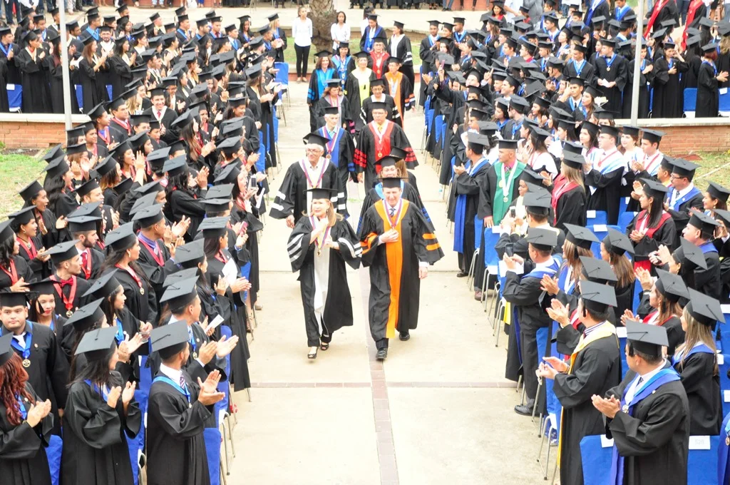 "Llamamos a retomar el rumbo perdido y acatar nuestra Carta Magna"