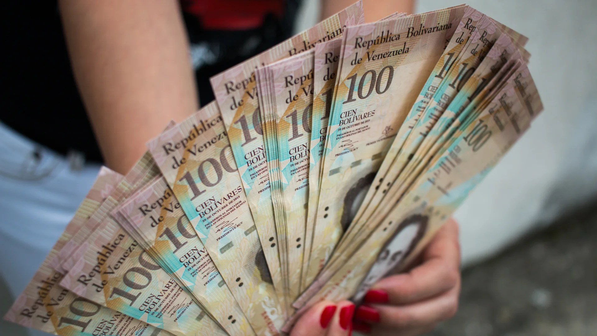 El bolívar perdió el 99% de su valor. La Inflación de tres dígitos lo devoró 