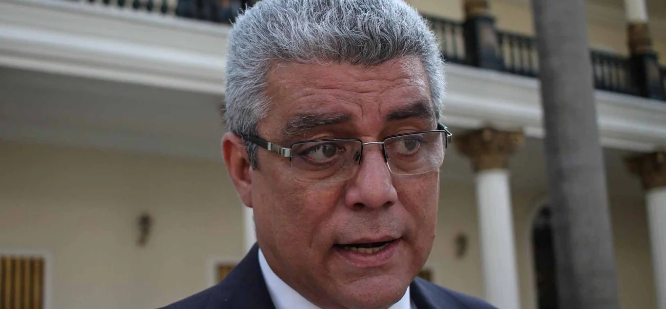 Marquina advirtió que la reconversión agudizará la crisis económica