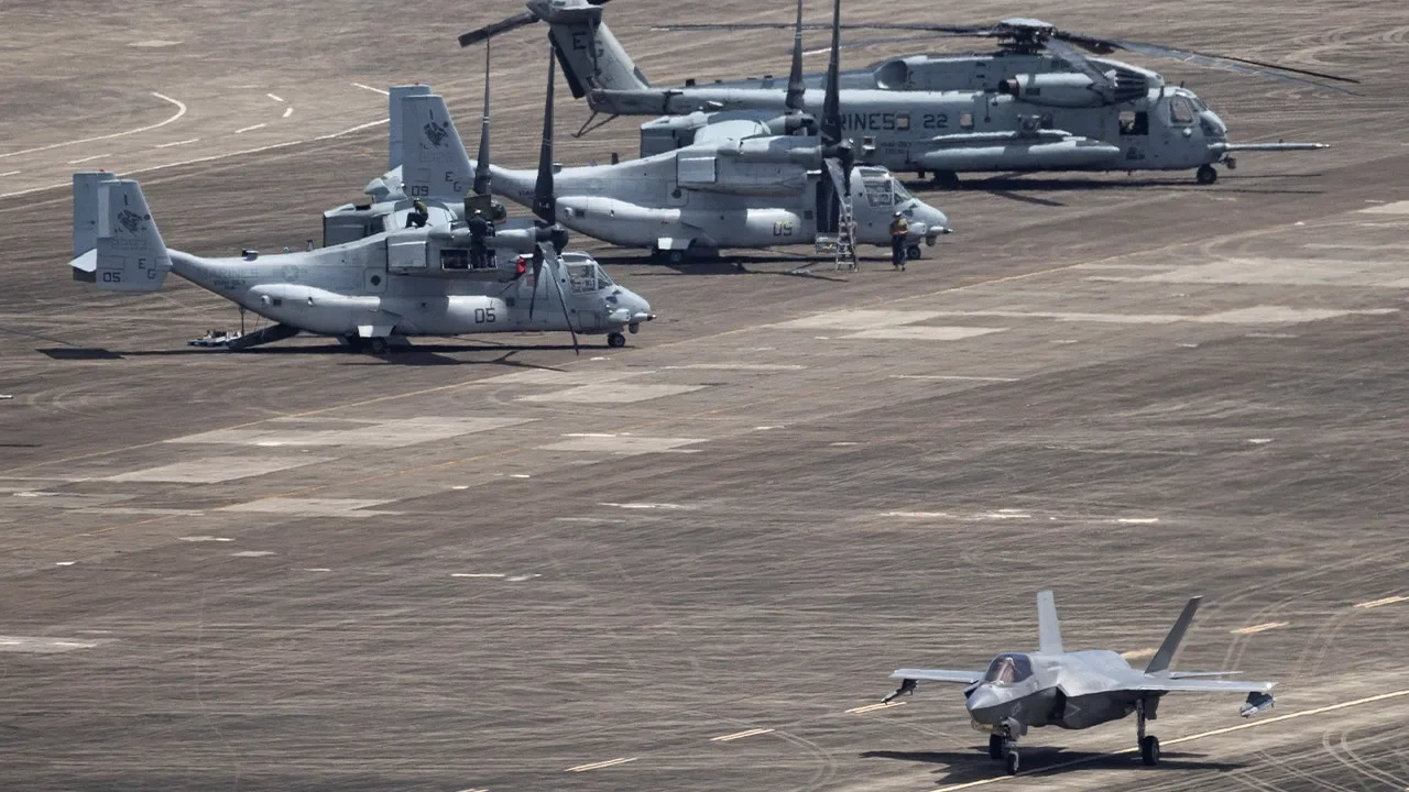 Los bombarderos, los infantes de marina y los buques de guerra de EE.UU. se concentran cerca de Venezuela en el Caribe