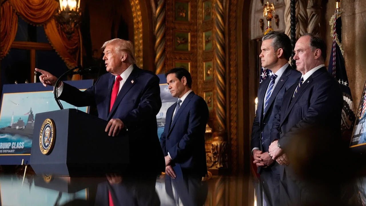 Trump Intensifica Amenazas contra Maduro en Evento Naval: "Si Juega Duro, Será la Última Vez"