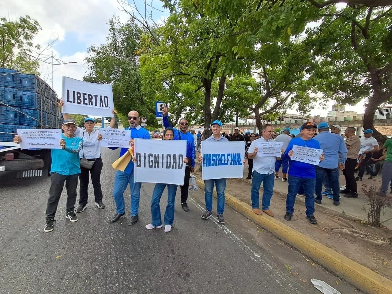 Vente Lechería y el pueblo de Barcelona brindan calurosa bienvenida a presos políticos excarcelados 