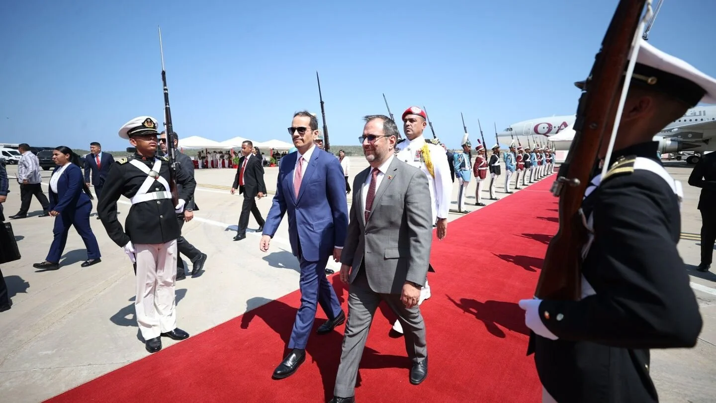 El primer ministro de Qatar llega a Venezuela