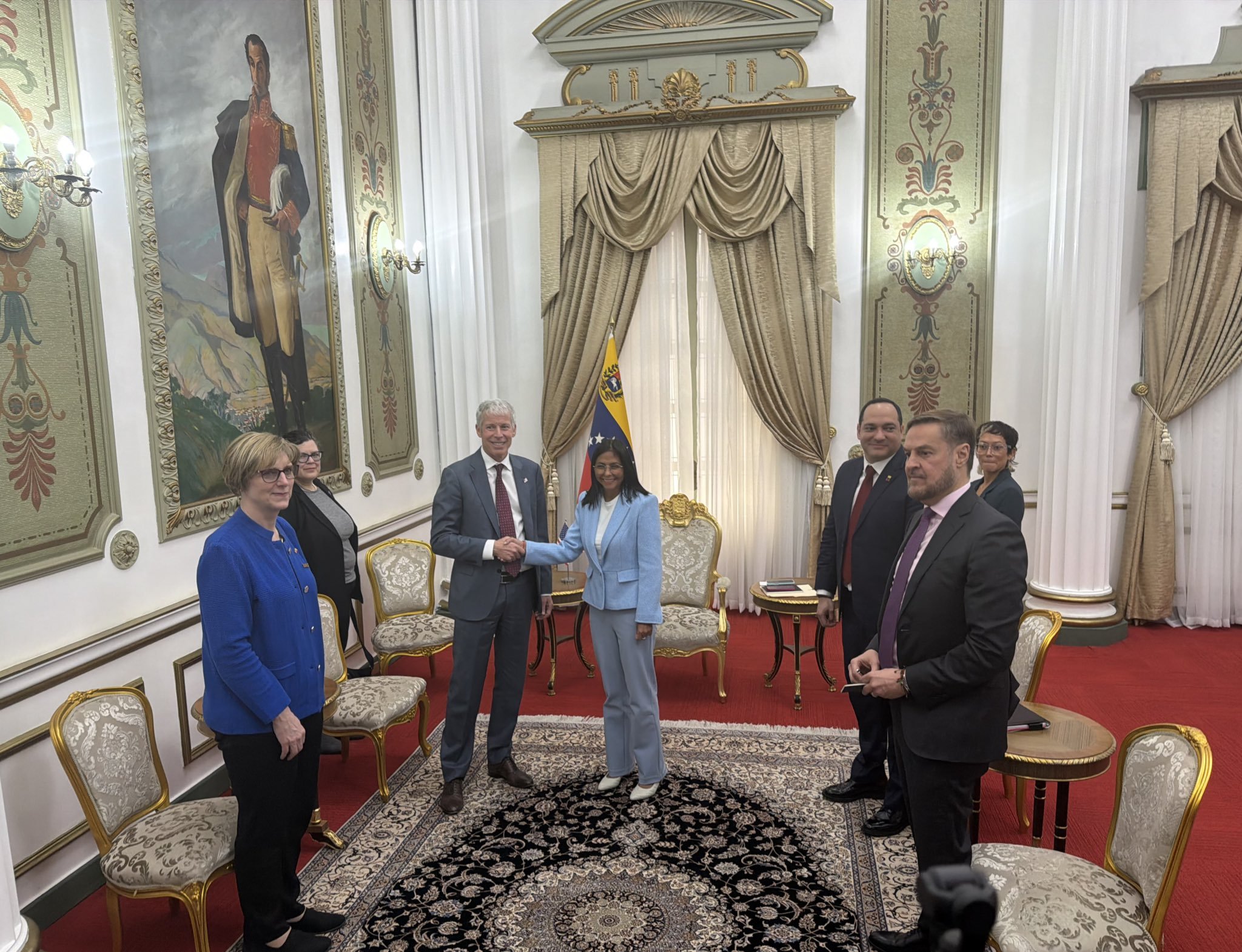 La transición en Venezuela sigue su curso