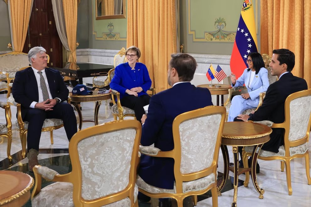 Delcy Rodríguez recibió en Caracas a una delegación del Comité de Relaciones Exteriores del Senado de Estados Unidos