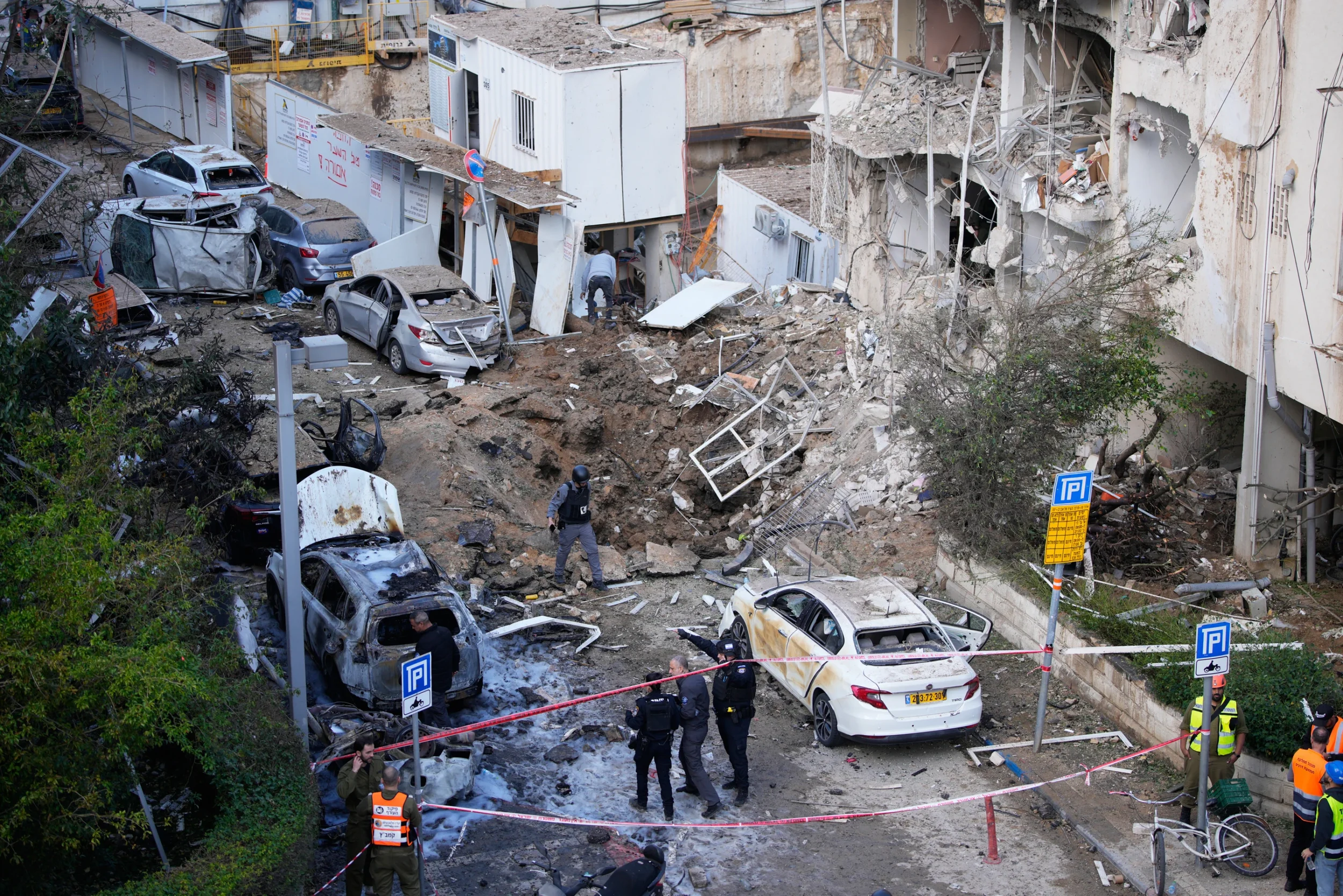 Irán ataca a Israel y estados del Golfo mientras Trump dice que EEUU negocia el fin de la guerra