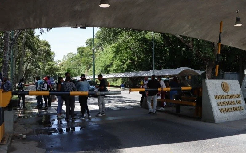 Profesores universitarios inician paro nacional de 24 horas para exigir aumento salarial
