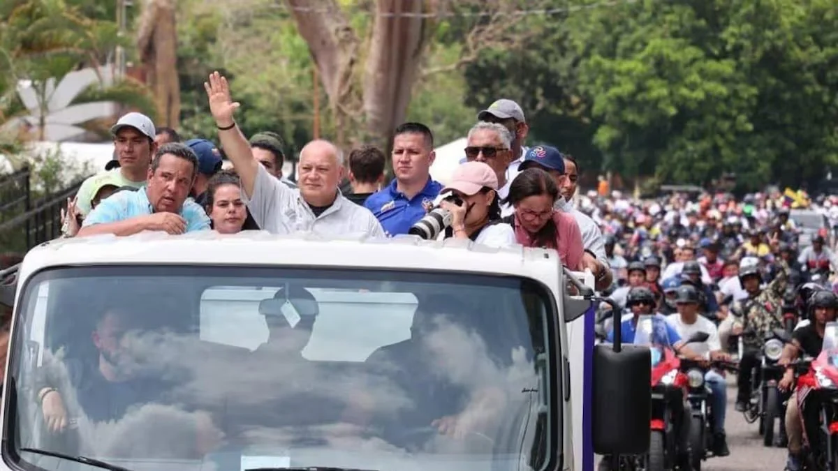 Cabello encabeza una caravana de motoristas para pedir el fin de las sanciones a Venezuela