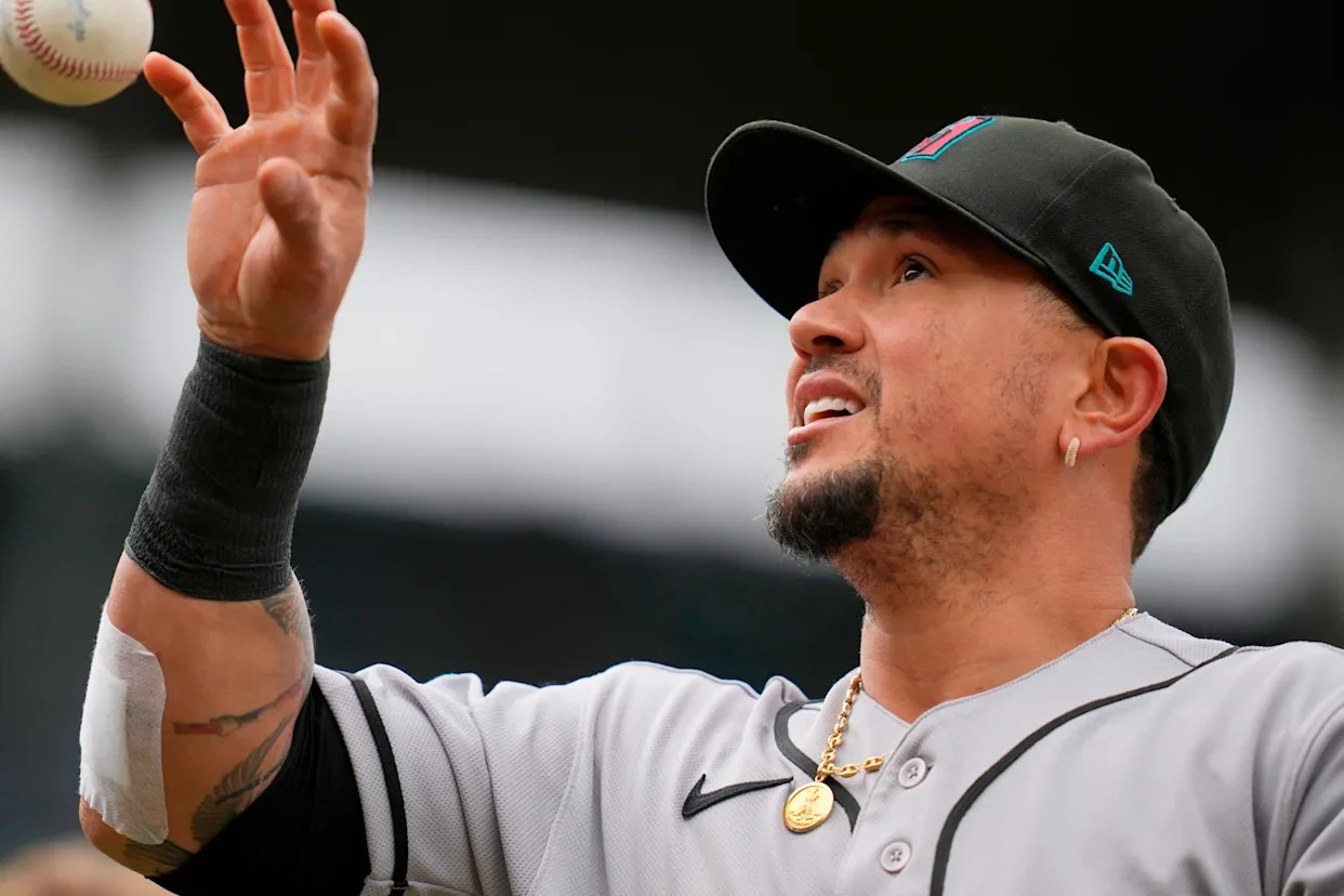 Ildemaro Vargas fija récord de venezolano con racha de 27 juegos con hit para Diamondbacks