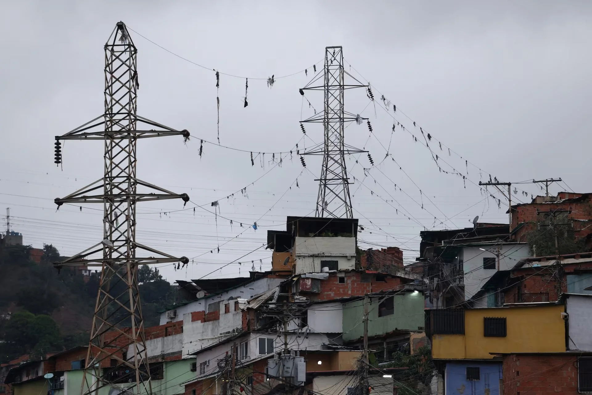 Los proveedores de energía dudan mientras Venezuela busca reparaciones de la red sin garantías de pago