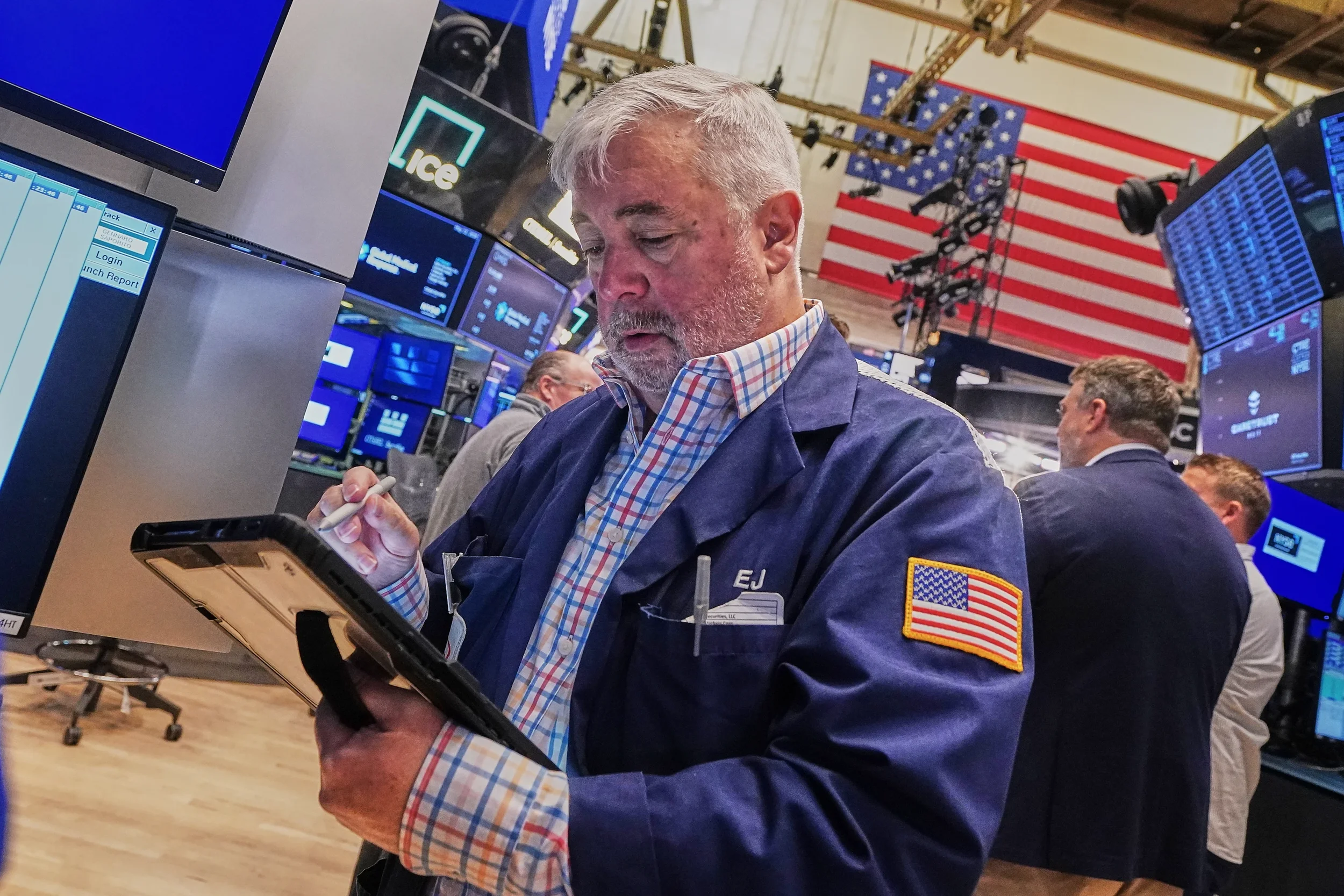 El sector tecnológico impulsa a Wall Street a alcanzar máximos históricos, incluso cuando la mayoría de las acciones caen tras datos de inflación desalentadores