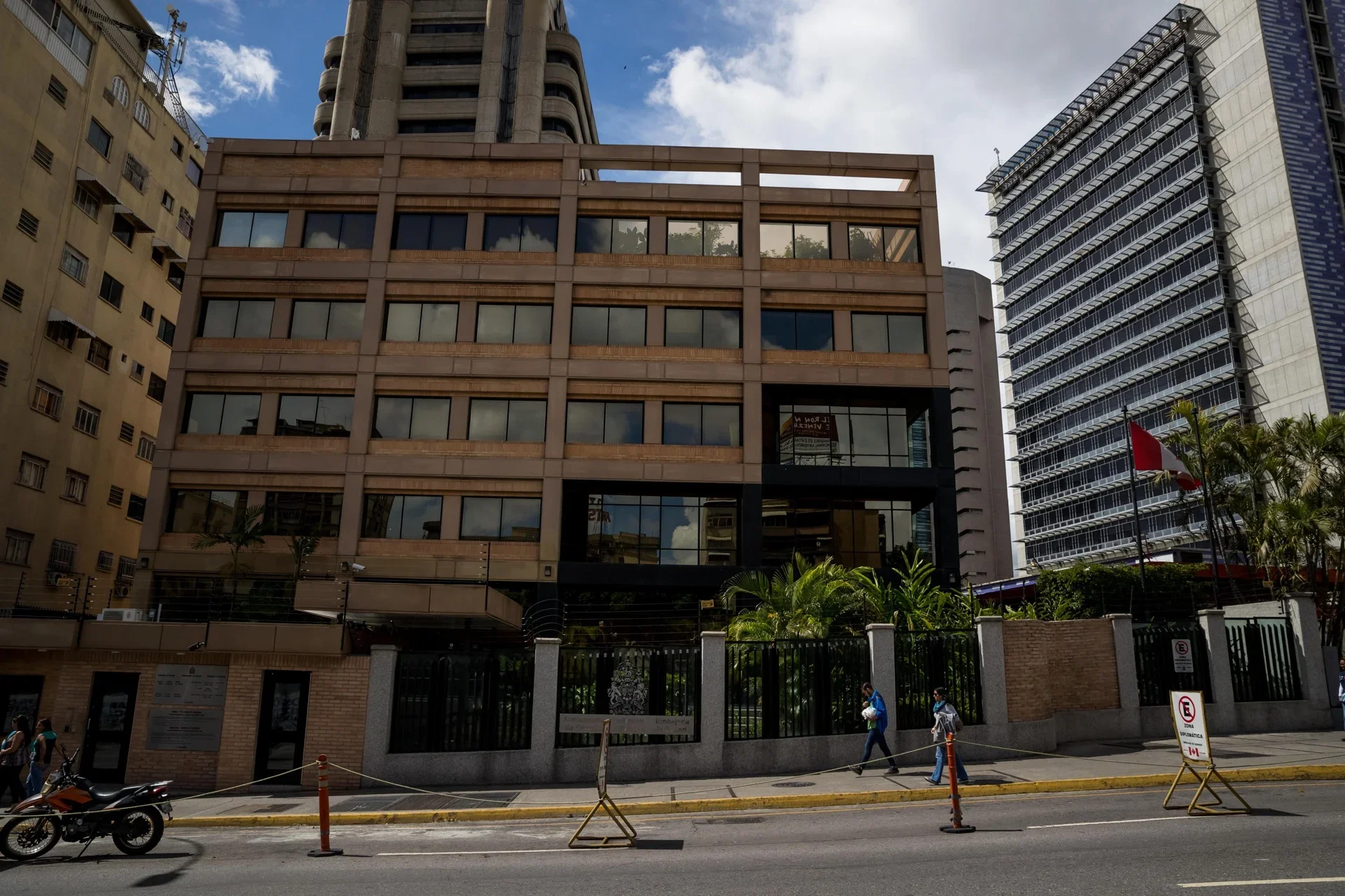 Canadá evalúa la reapertura de su embajada en Venezuela, según medios