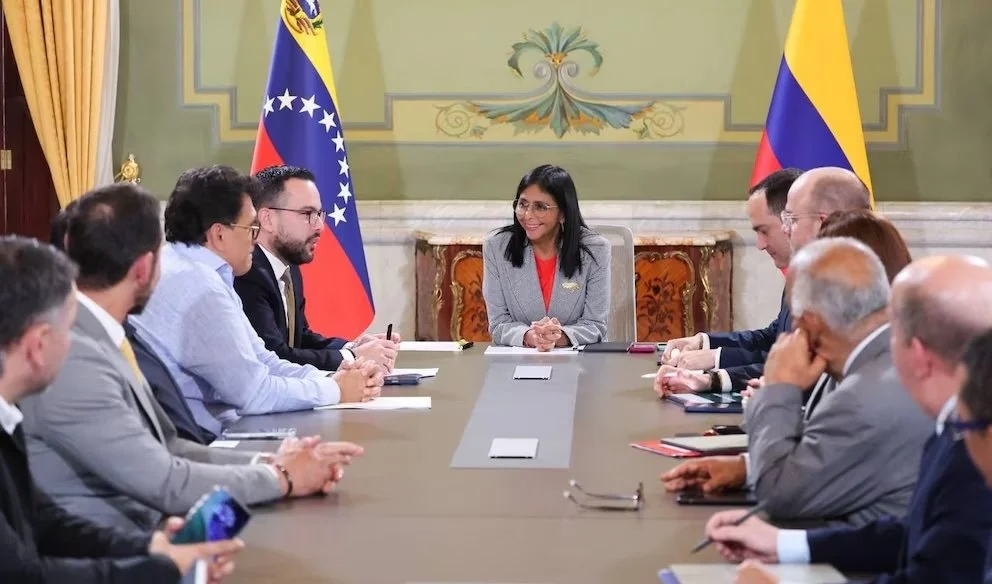 Cinco meses del interinato: informe sostiene que el poder se recompone en Venezuela sin abrir paso a la democracia