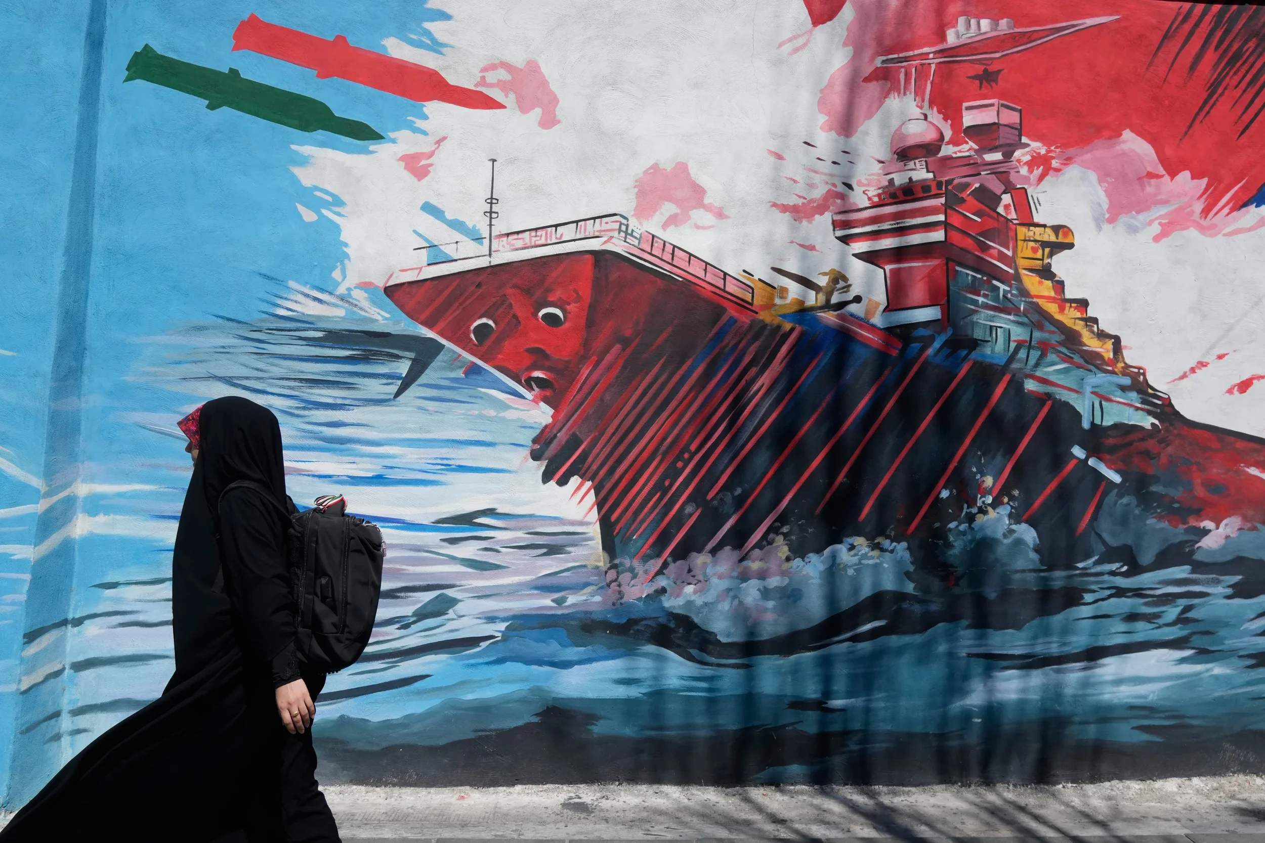 EEUU e Irán intercambian ataques; Trump presiona a Teherán por las conversaciones estancadas