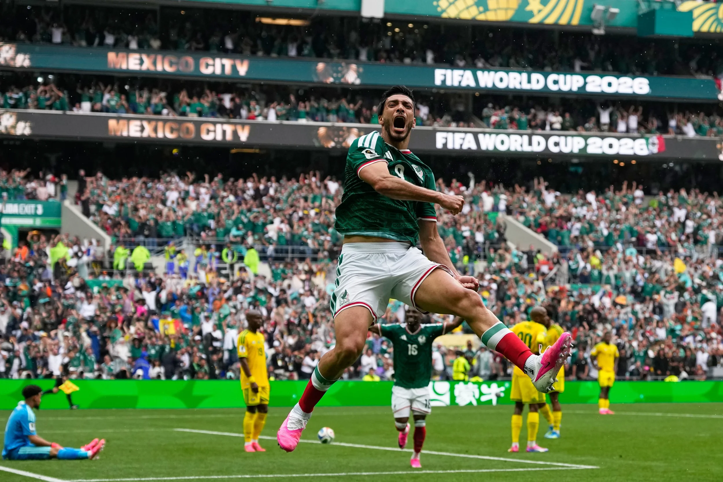 Quiñones y Jiménez iluminan a México en su fiesta inaugural: victoria 2-0 ante Sudáfrica