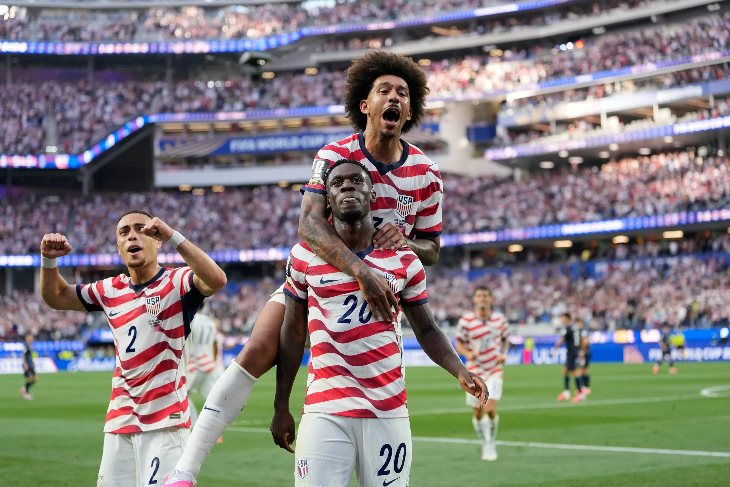 EEUU debuta en su Mundial con goleada de 4-1 ante un Paraguay errático y petrificado
