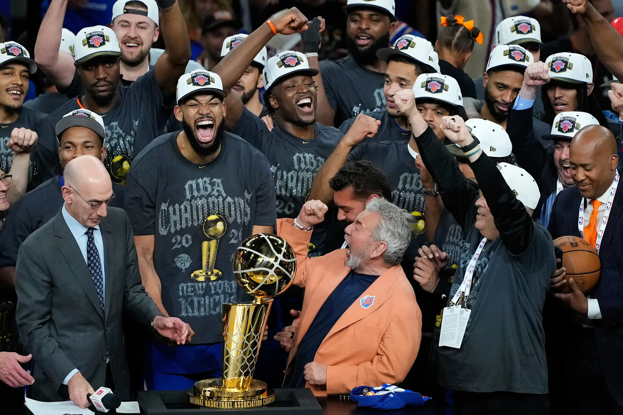 Locura en calles de Nueva York: tras 53 años, los Knicks son campeones de la NBA