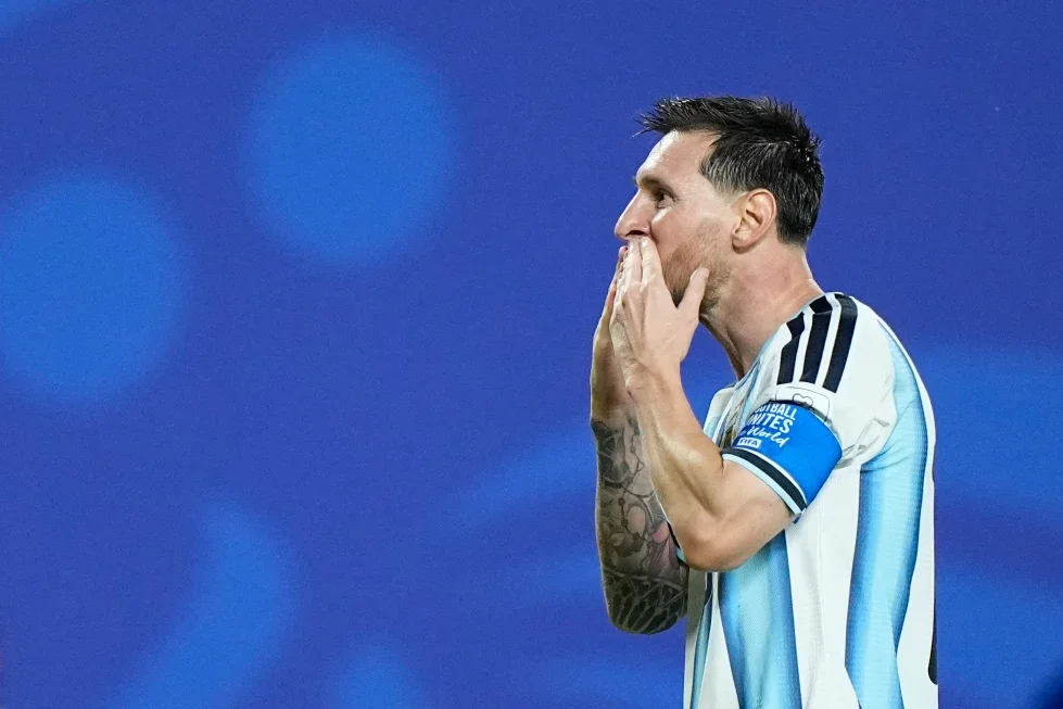 Messi busca nueva marca de goles en Mundial y pase de Argentina a próxima fase; Mbappé al acecho