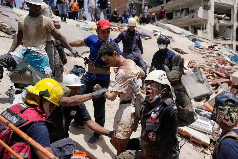 100 rescatistas y una misión sin pausa: salvar a un sobreviviente que lleva siete días atrapado en un sótano venezolano