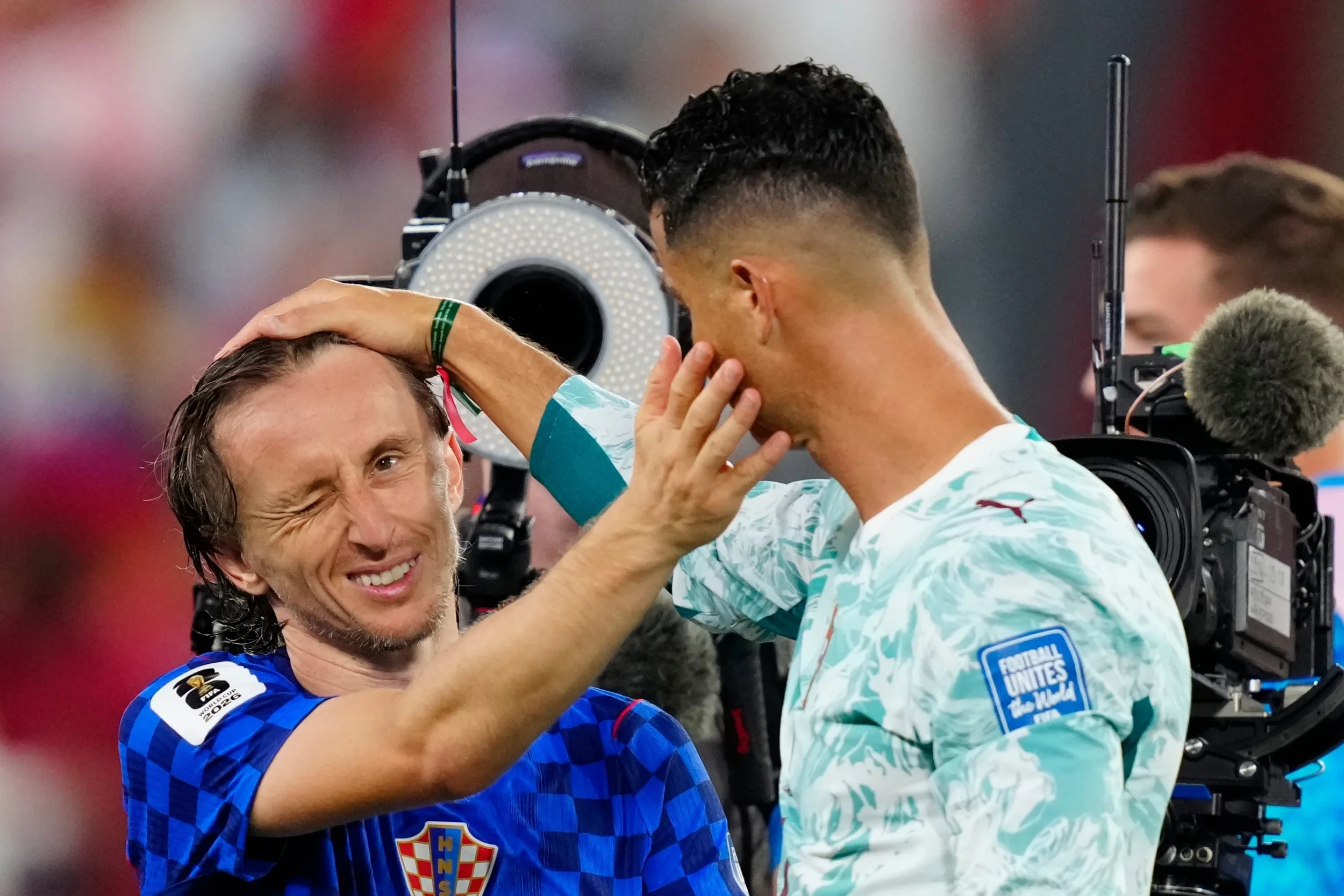 Ramos y Cristiano anotan por Portugal, que remonta para vencer a Croacia 2-1 y avanzar a octavos