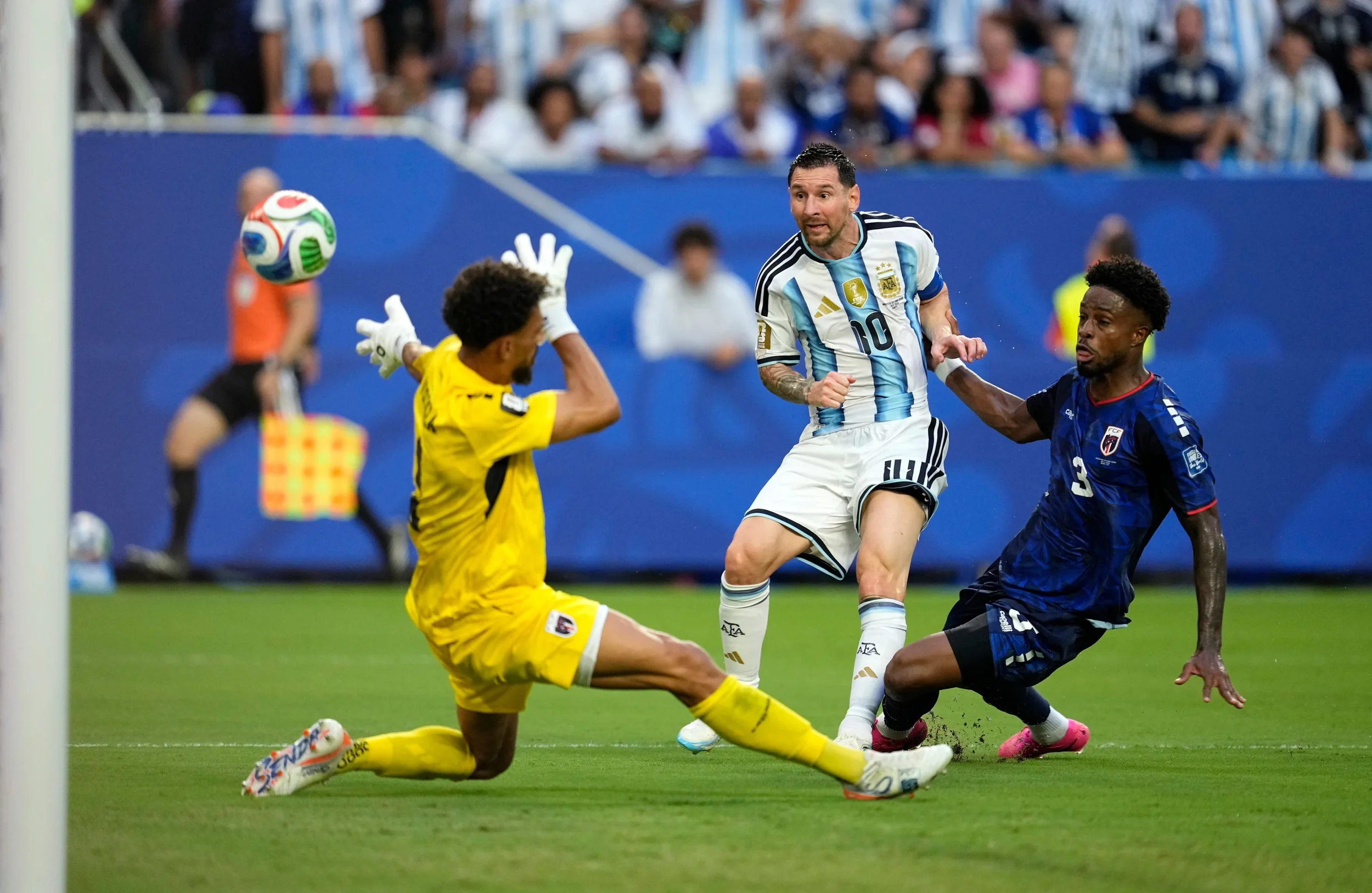 Argentina sufre lo indecible para someter 3-2 a Cabo Verde en los 16vos de final del Mundial