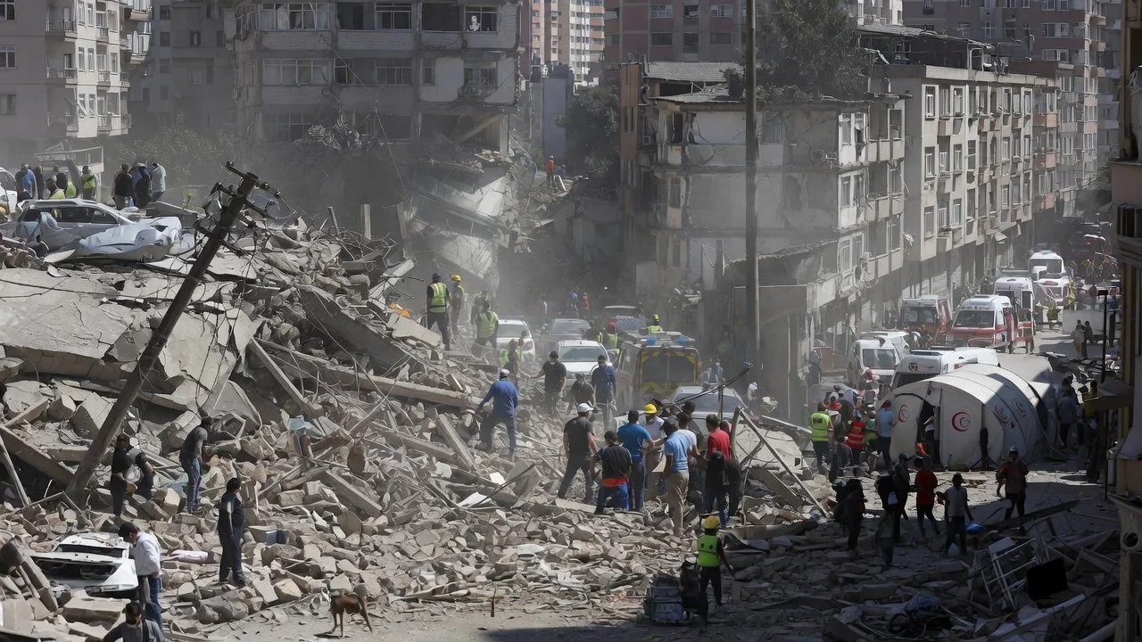 Machado denuncia que el régimen bloqueó su regreso para ayudar tras los terremotos mientras EE.UU. prioriza al gobierno interino de Delcy