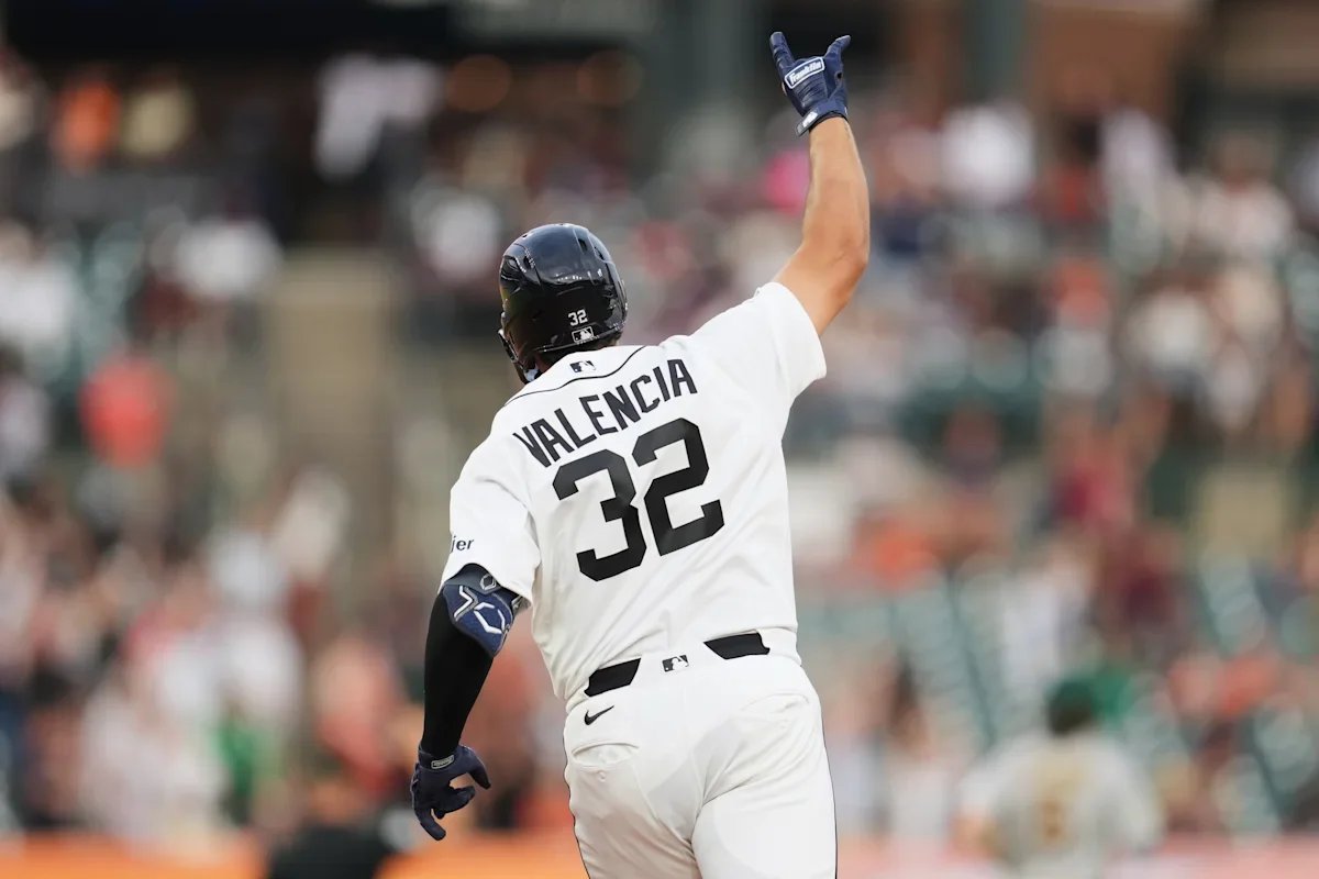 Eduardo Valencia agradece a su familia y honra a Venezuela tras jonrón en su primer turno