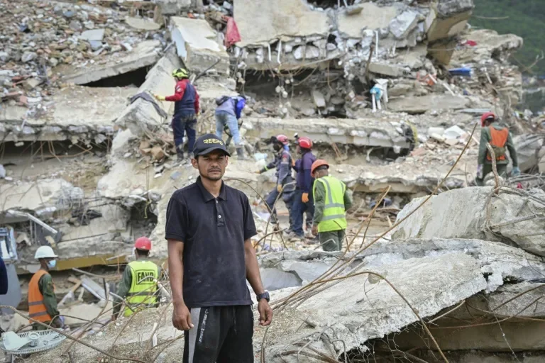 "Hasta lo último": el trauma de un voluntario por encontrar a sus familiares sepultados en Venezuela