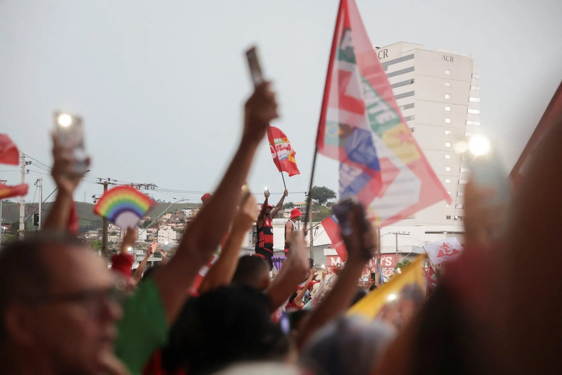 Se acercan las elecciones en Brasil con Lula y Bolsonaro en una reñida contienda