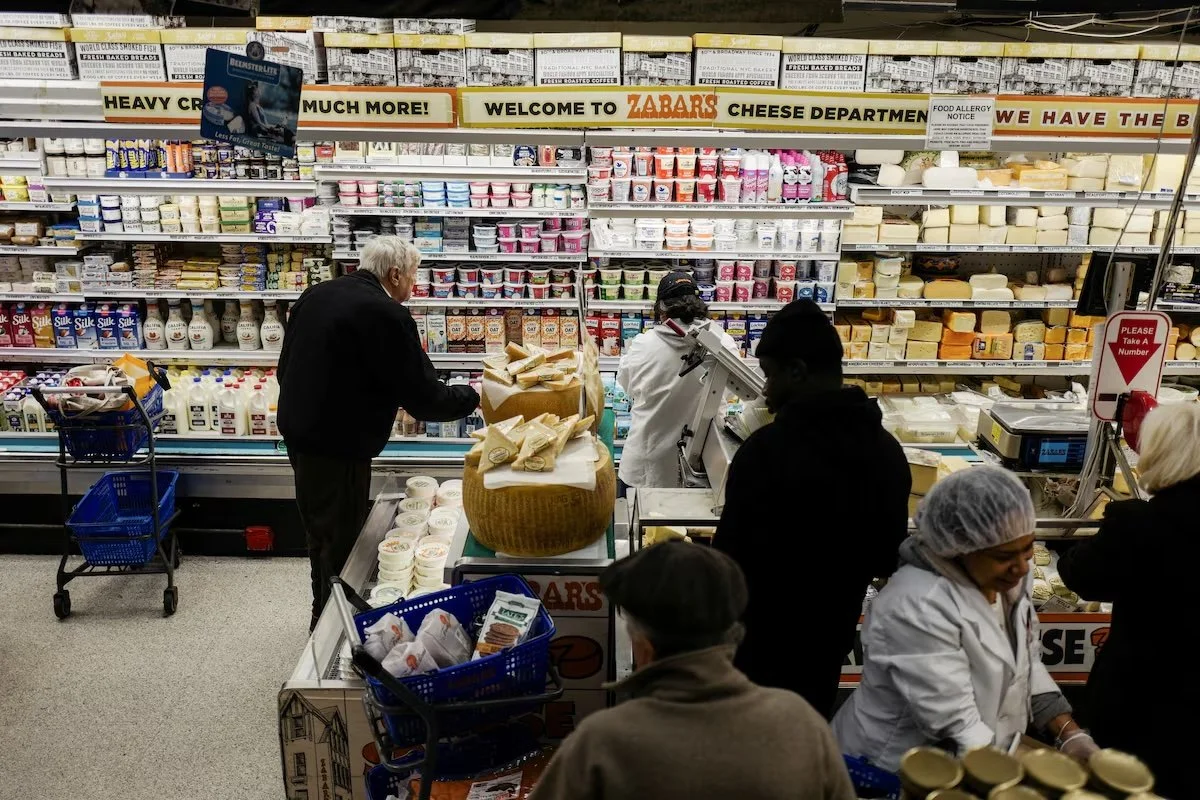 La confianza del consumidor estadounidense se acerca a mínimos históricos a medida que aumenta la frustración por la situación económica